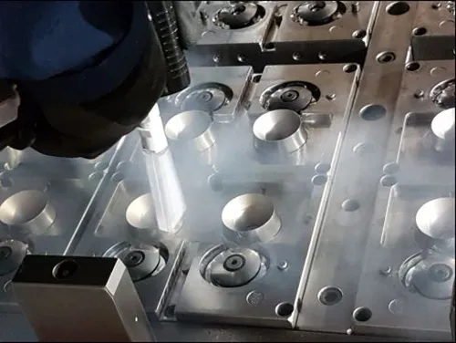 Industrial mold dry ice blasting in Zeeland, Michigan